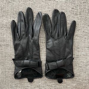 Ted Baker London Leather Gloves S/M with bow